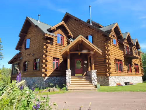 Tettegouche Lodge 8BR-6.5Bath & 32 acres of outdoors relaxation ON Baptism River