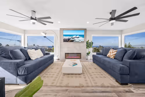 Newly Remodeled Mansion With Breathtaking 300° Views! AC, Parking, Spacious!