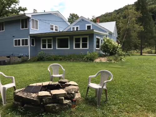 Beautiful Home with 9 Bedrooms, 7 bathrooms, 2 Cabins, 18 Hole Disc Golf Course