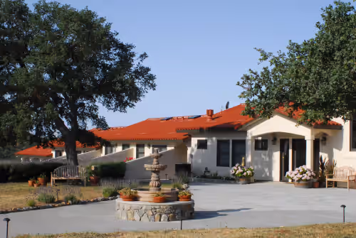 Inn At The Pinnacles - Gated Mediterranean villa surrounded by vineyards near Pinnacles National Park.