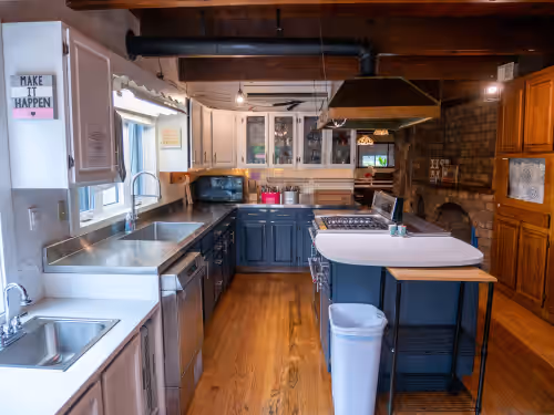 18 units for 10-70 people:18 baths. Indoor POOL/pickleball/volleyball/playground, photo 4