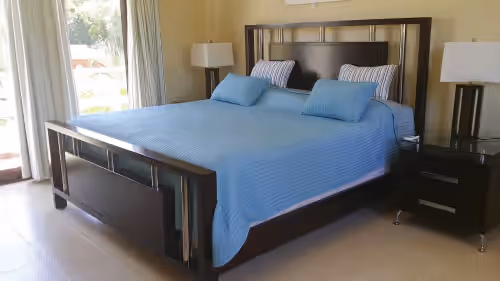 12BD beach complex, 3 large private pools and gardens, cable TV/Internet/AC BBQ