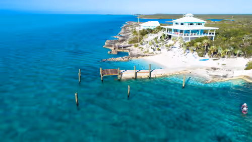 Out Island Lux private beach/dock, sleeps up to 14 with cottage for an extra fee