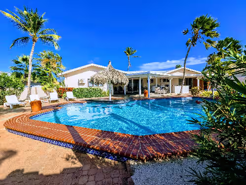 Huge Villa! Walk to Beach, Casinos, and Restaurants. Private Pool & Swim-up Bar, photo 2
