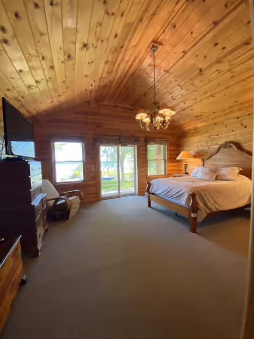 Room at AMAZING North Elk Lake Getaway