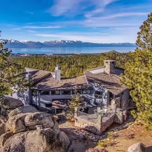 VIEWS!! Walk to Ski Resorts-Private Hot Tub, Sauna, Steam Room, Great Location!