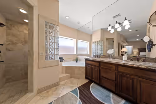 GOLF HUB MANSION 18 bed & 6 Bath 6,000 sq ft within 5 minutes of 7 Golf Courses