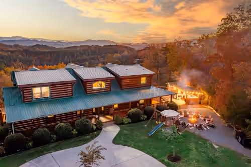 Big Kahuna*Family retreats*Weddings*sleeps 24, Theater
