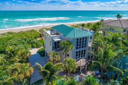 Chateau de la Mer: Gated Fla Beach Estate w/ heated pool, hot tub, elevator.