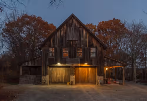STUNNING 300 ACRE LAKE ESTATE 1.5 hr away! FAB Boathouse/&Barn for large group, photo 4