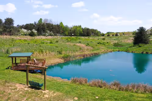 Best Location Lodge! Fishing Pond, WiFi , Fireplaces, Bball court, Onsite Trails, photo 2