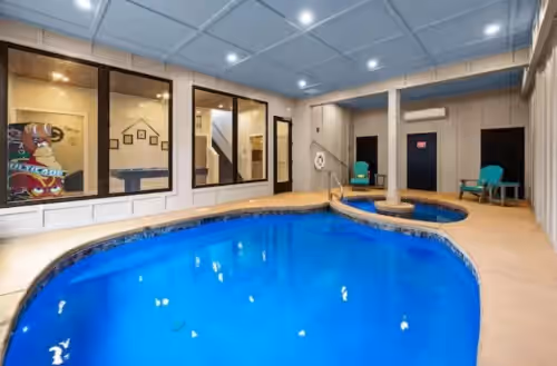 ★Mountain Splash★ Lux 7BR Cabin near Town, Indoor Pool, Hot Tub, Theater