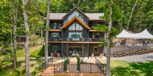 Lakeview Lodge in Hocking Hills and Golf Simulator