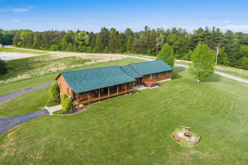 Hillside spacious Lodge in the Heart of Hocking
