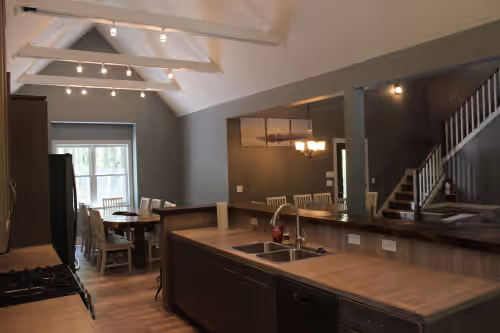 Sleeps 30! Large Pool, Hot Tub, Volleyball, Fire Pit, Pool Table, Foosball, photo 3