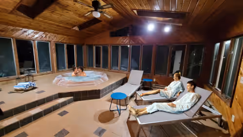 Hemlock Estate: Indoor Hot Tub, Heated Pool, Game Room; Spacious, Ski & More!