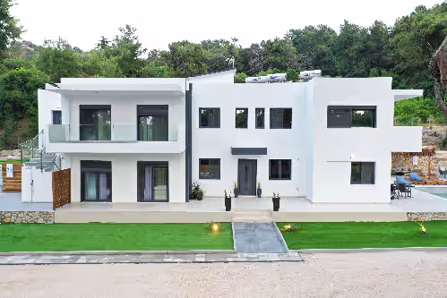Modern Villa in the midst of a beautiful and quiet forest, photo 2