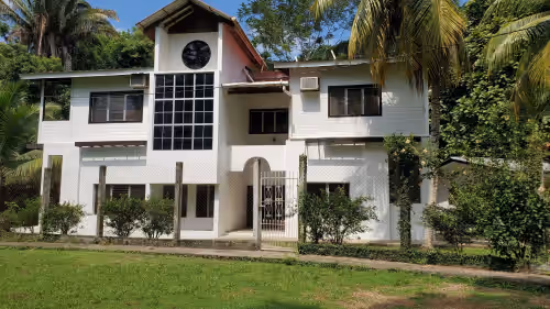 Spacious 2-story house with large green areas, swimming pool and close to the beach, photo 2