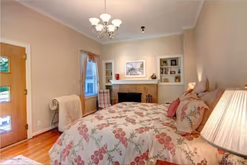 LOW SEASON DISCOUNTS IN EFFECT! RENT THE PROPERTY FOR AS LOW AS 800 PER NIGHT!