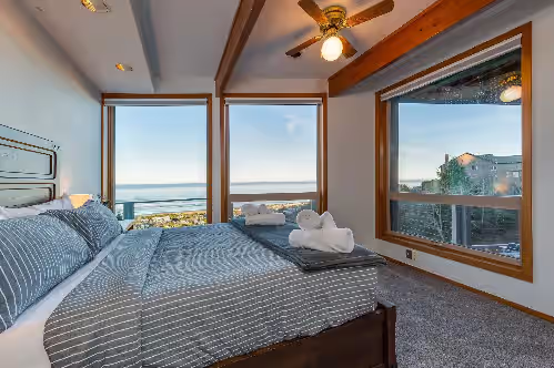 NEW 6400 SQFT BEACH MANSION, Ocean Views, Deck, Hot Tub, 3 Mins to Beach, Slp 25, photo 4