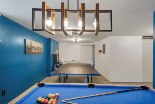 Highland Group/Family Estate! Huge Hotub, 5 Private Units, Gameroom; 40+ guests