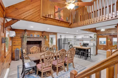 Log Cabin and Guest House! Sleeps 21/2 Game Rooms!