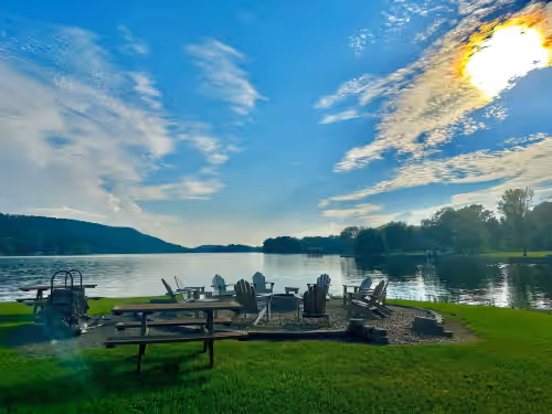“The Magnolia House” LakeFront Compound Sleeps 58+! Pool, Hottub, kayaks, &more, photo 4