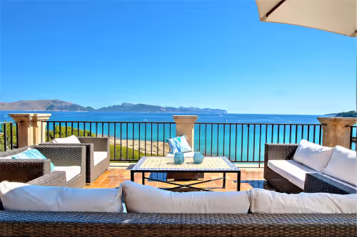 Seafront villa with stunning views and direct access to the beach, photo 2