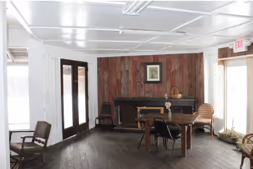 Rustic Western Themed Hotel with amazing ameneties! Host your gathering with us, photo 4