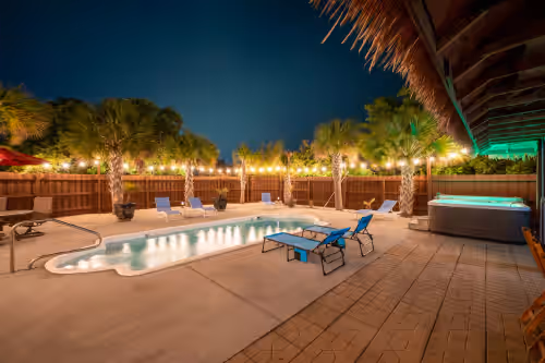 Private Getaway! Heated Pool, Hot Tub, & Tiki Bar! 5BD, 4.5BA, 5 min to beach!