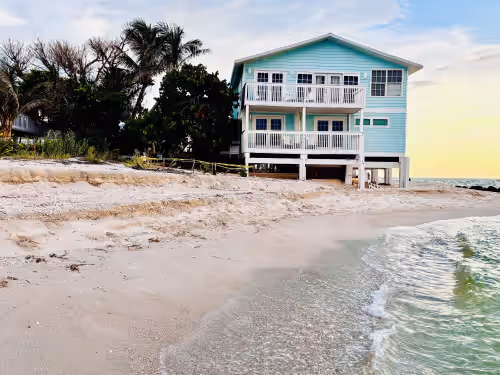 Big on the Beach House 6BR Home + Club Access, Private Dock & Stunning Views