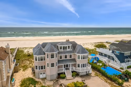 Dune Road Rental - 8BR Glamorous Oceanfront Home with Pool+Jacuzzi. Last Minute Deals Available!