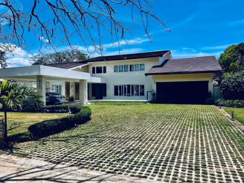 Beautiful Villa Overseeing The Famous The Links Golf Course
Barranca O 8
