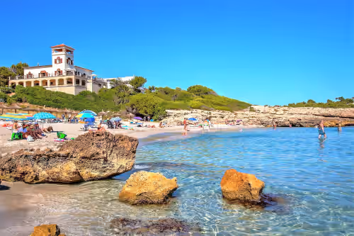 Seafront villa with stunning views and direct access to the beach