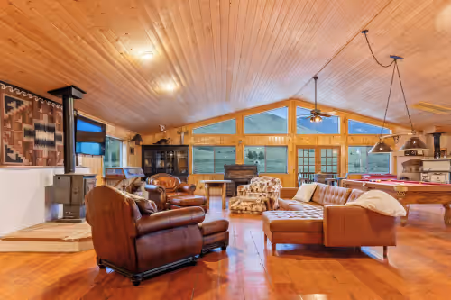 Western Ranch for Weddings, Retreats, Reunions. Two lodging units on 40 acres.