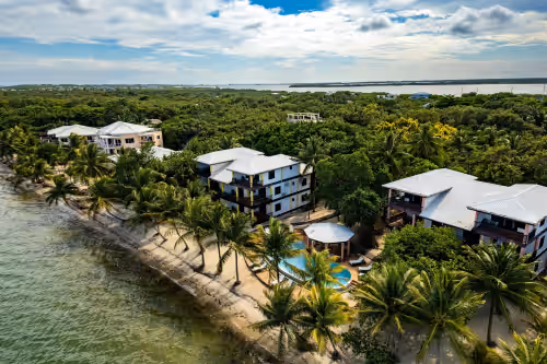 Tranquility Beach Suites - Whole Complex- Beachside-20 Room Large Complex