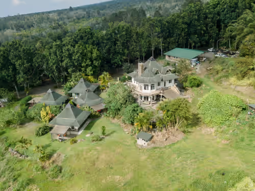 The Secret Manor - artFULL living in Kona Coffee Country