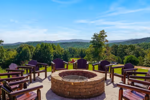 Prime Mountaintop Luxury Lodge, Spacious Outdoor Living. Amazing Views Sleeps 20, photo 3