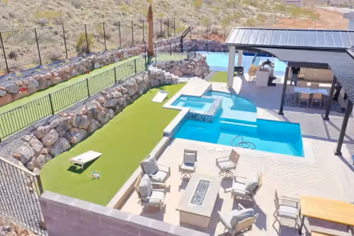 Lux Sports Getaway ~ Pickleball ~ Pool/Spa ~ Golf, photo 2