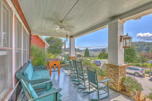 Lake Junaluska 14 Bedroom Inn, Perfect for Reunions, Retreats, Weddings & More, photo 2