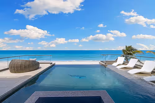 Luxe Beachfront Mansion, photo 2