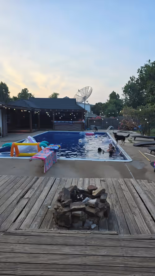 Spacious 5-bedroom house in terrific OKC with WiFi, AC, close to activites.