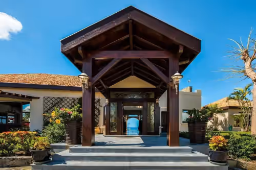 Beautiful Caribbean Beach Estate on Baie Longue with chef services