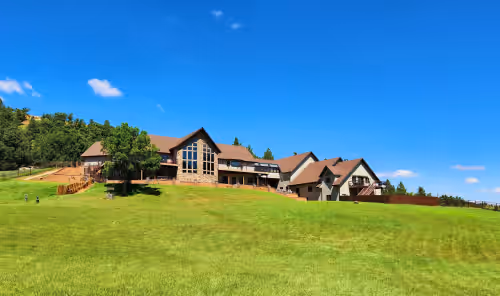 Enormous Rally Rental - Custom Estate off paved Road w/ Extra Motorcycle Parking