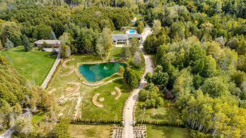 Large Estate with Luxury Collection of Amenities, photo 2