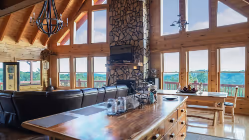 Prime Mountaintop Luxury Lodge, Spacious Outdoor Living. Amazing Views Sleeps 20, photo 4