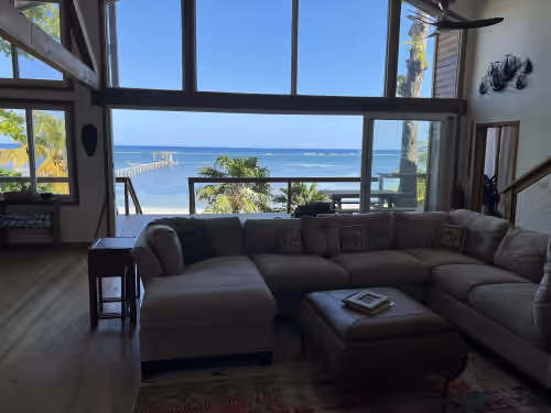 Spacious Beach Front Home, photo 2