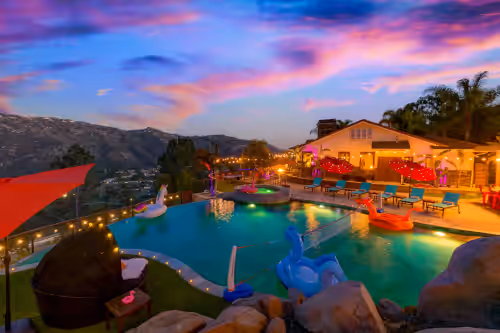 Above The Clouds Celebrity Estate! Lake Size Infinity Pool/Jacuzzi + Views!