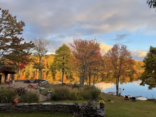 STUNNING 300 ACRE LAKE ESTATE 1.5 hr away! FAB Boathouse/&Barn for large group.