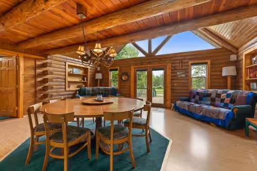 MUST SEE! 4.5 acre, 5 cabins, sleeps up to 20!